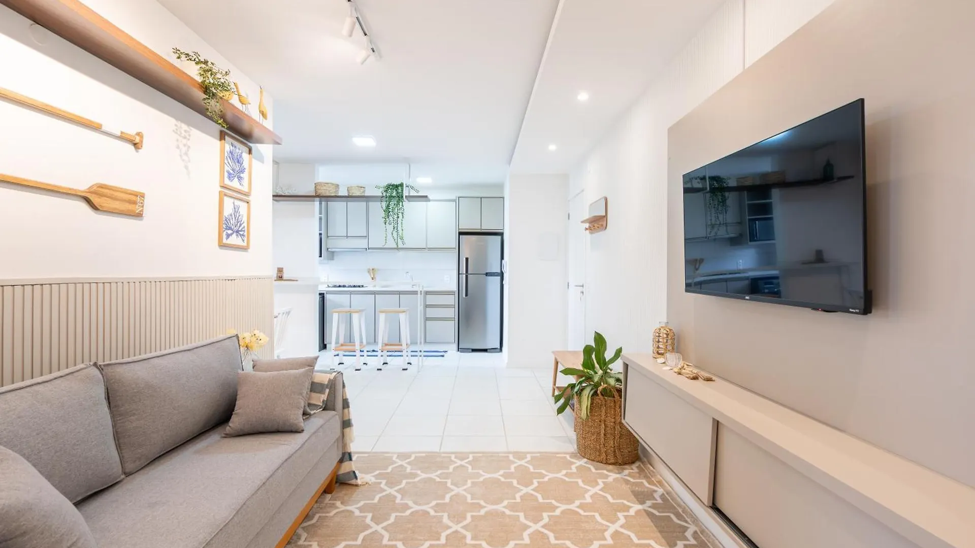 Apartamentos Em Bal Picarras 150 M Da Praia Com Sacada Wi Fi, Piscina, Portaria 24H, Playground E Vaga De Garagem